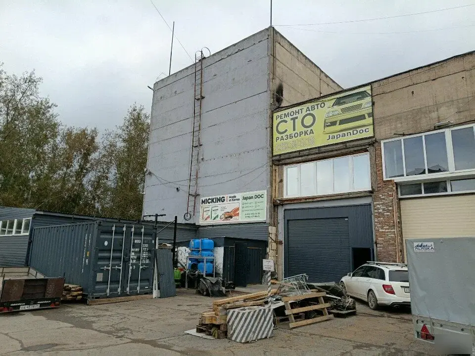 Территория и вход в сервис